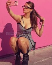Tempting Avneet Kaur Cleavage in a Grey Lace Trim Crop Top Photos 05