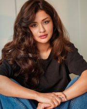 Tiku Weds Sheru Actress Avneet Kaur in a Black Crew Neck T Shirt with a Pair of Blue Denim Jeans Photos 03