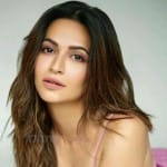 Kriti Kharbanda 4 Phere Actress Kriti Kharbanda Sexy Cleavage Shot