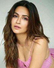 Phere Actress Kriti Kharbanda Sexy Cleavage Shot
