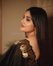 35 Chinna Katha Kaadu Actress Nivetha Thomas in a Pure Satin Black Saree with a Black Sleeveless Blouse Photos 04