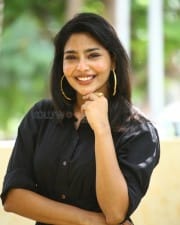 Actress Aishwarya Lekshmi at Godse Movie Interview Photos 11