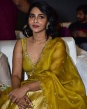 Actress Aishwarya Lekshmi at King of Kotha Pre Release Event Photos 16