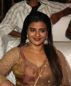 Actress Aishwarya Rajesh at Republic Movie Pre Release event Pictures 01