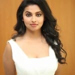 Anicka Vikhraman 26 Actress Anicka Vikhraman Beautiful White Dress Photos