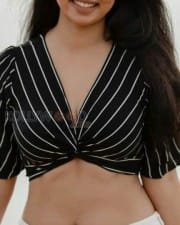 Actress Anicka Vikhraman Sexy Beach Photos 04