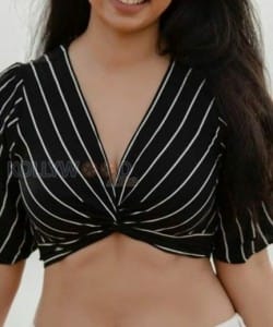 Actress Anicka Vikhraman Sexy Beach Photos 04