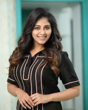 Actress Anjali at Geethanjali Malli Vachindhi Interview Pictures 04