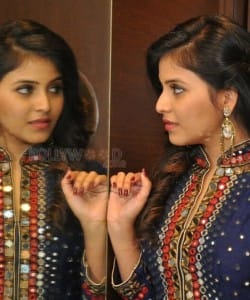 Actress Anjali looking into the Mirror Photos 02