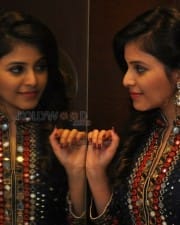 Actress Anjali looking into the Mirror Photos 03
