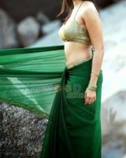 Actress Anushka Shetty Hot Navel Photos
