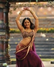 Actress Anushka Shetty In Rudhramadevi Movie Stills