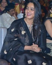 Actress Anushka Shetty New Stills