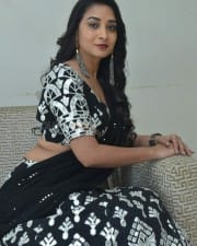 Actress Bhanu Sri at Nallamala Movie Teaser Launch Photos 14