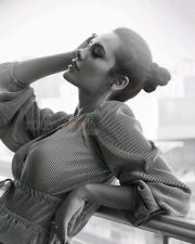 Actress Esha Gupta Sexy Spicy Photos 07