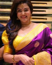 Actress Honey Rose at Chandana Brothers Shopping Mall Launch at Zaheerabad Pictures 01
