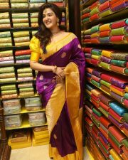 Actress Honey Rose at Chandana Brothers Shopping Mall Launch at Zaheerabad Pictures 08