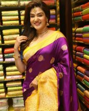 Actress Honey Rose at Chandana Brothers Shopping Mall Launch at Zaheerabad Pictures 09