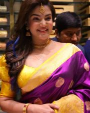 Actress Honey Rose at Chandana Brothers Shopping Mall Launch at Zaheerabad Pictures 11