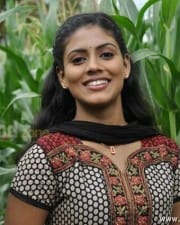 Actress Iniya In Ammavin Kaippesi Movie Stills