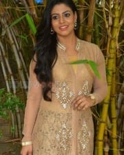 Actress Iniya New Pics
