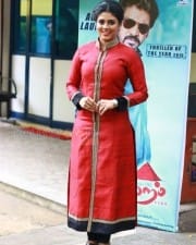 Actress Iniya New Stills