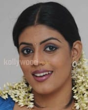 Actress Iniya Photos