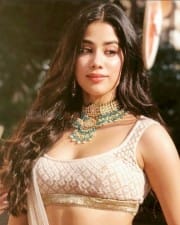 Actress Janhvi Kapoor Pics