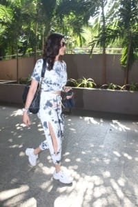 Actress Karishma Tanna at Airport Arrival Photos