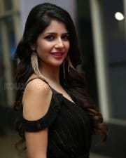 Actress Kashish Vohra Pictures