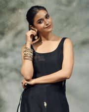 Actress Keerthy Suresh in a Black Sleeveless Gold Embroidered Kurta with a Light Blue Jeans Photos 01 Actress Keerthy Suresh in a Black Sleeveless Gold Embroidered Kurta with a Light Blue Jeans Photos 01