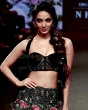 Actress Kiara Advani Sexy Rampwalk Pictures