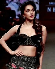 Actress Kiara Advani Sexy Rampwalk Pictures