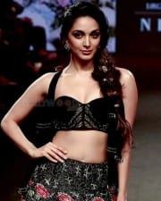 Actress Kiara Advani Sexy Rampwalk Pictures