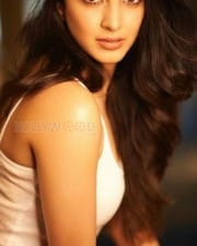 Actress Kiara Advani Sizzling Pictures