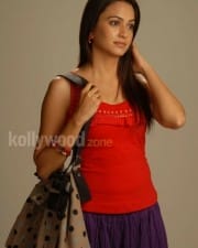 Actress Kriti Karbandha Photos