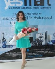 Actress Kriti Kharbanda Pictures