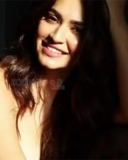 Actress Kriti Kharbanda Sexy Photos
