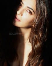 Actress Kriti Kharbanda Sexy Photos