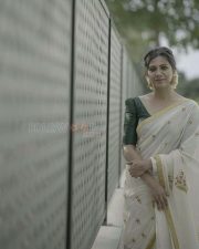 Actress Madonna Sebastian Saree Photos