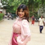 Oviya 16