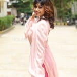 Oviya 15