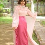 Oviya 12