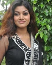 Actress Oviya In Kalakalappu Pictures