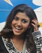 Actress Oviya In Kalakalappu Pictures