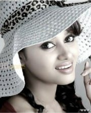 Actress Oviya Latest Sexy Photos
