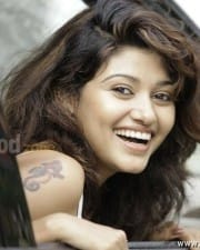 Actress Oviya Latest Sexy Photos
