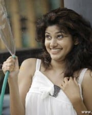 Actress Oviya Latest Sexy Photos