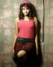Actress Oviya Sexy Pictures