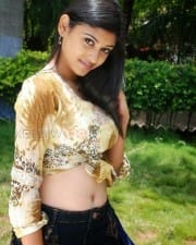 Actress Oviya Sexy Pictures
